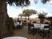 comp_satao-safari-camp-www-lofty-tours-com-lunch-under-tamarind-tree-4